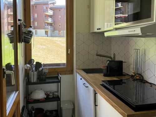 Studio divisible rénové au coeur de la station avec parking offert et WIFI