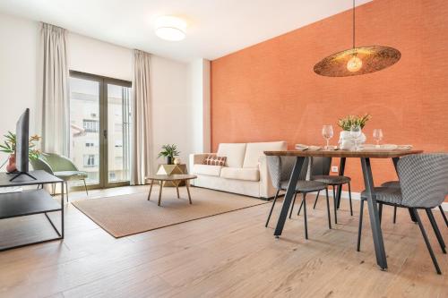 Sunny apartment with terrace by REMS