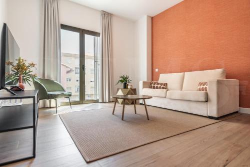 Sunny apartment with terrace by REMS
