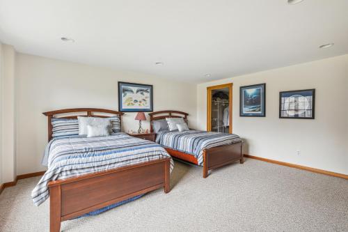 a bedroom with two beds in a room at Tigertown Lodge home in White River Junction
