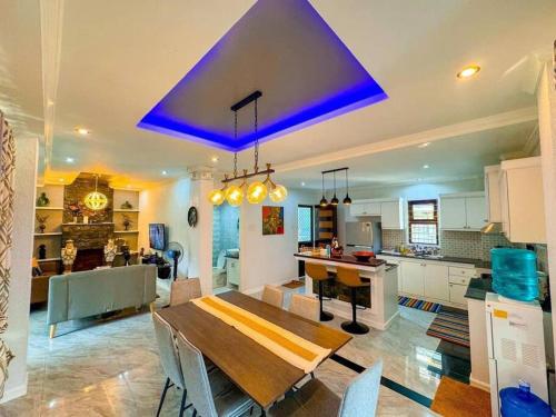 Cucina o angolo cottura di R-Haus Baguio