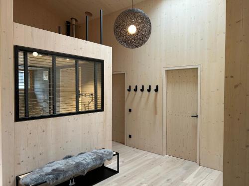 a room with a hallway with a door and a window at Bio Design Appartements DAS GRAUE SCHAF - Kärnten Card im Sommer inklusive in Bad Kleinkirchheim