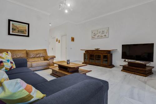 Apartamento para 6 con Wifi, AC, Piscina y Parking gratis