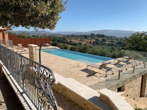 Agriturismo Taurusの敷地内または近くにあるプール