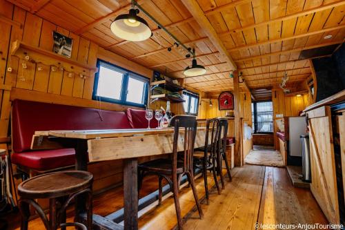 BATEAU LE VENT DE TRAVERS