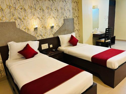 Una cama o camas en una habitación de Hotel Chariot Inn Patna
