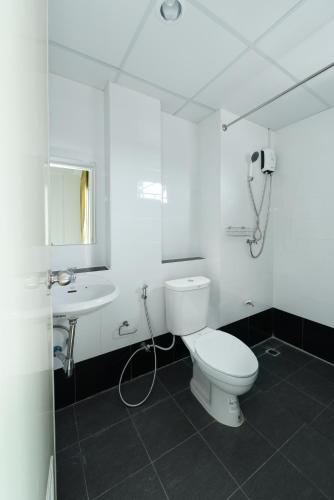 Ένα μπάνιο στο B32 Apartment