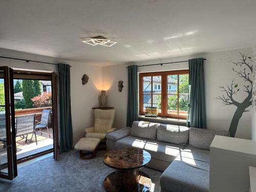 Χώρος καθιστικού στο Gr Balkon mit Bergblick 2SchlafzimmerParkplatz