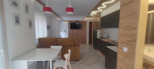 Μια τηλεόραση ή/και κέντρο ψυχαγωγίας στο La escalinata