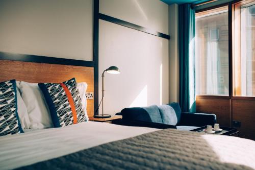 Postel nebo postele na pokoji v ubytování Bullitt Hotel