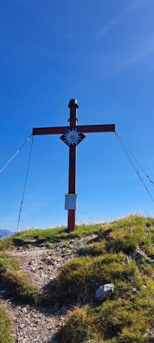 a cross on the top of a hill at Gemütliches Ferienhaus mit Holzofen und Sauna in Hohentauern