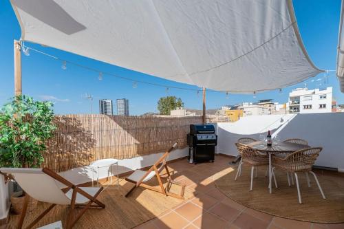 Urban Charm Rooftop Apartment with Vista