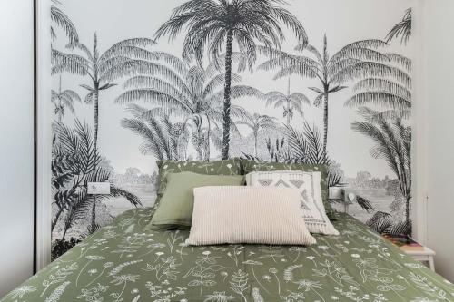 Urban Charm Rooftop Apartment with Vista