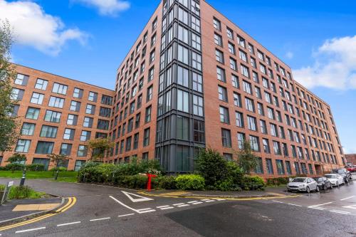 Shanti Suite - 2BED 2BATH City Centre - WIFI - Netflix- Parking- Modern- Perfect for Family, Contractors, Leisure, Business by Shanti Nights photo 7