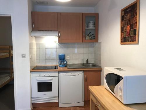 Photo de la galerie de l'établissement Appartement 3 pièces avec ascenseur et balcon, proche navettes gratuites - FR-1-515-33, à Villard-de-Lans