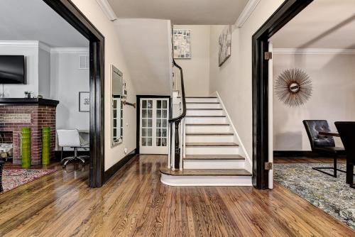 Gambar di galeri bagi Howes Capitol II-Sleek & spacious-walk to OU Med di Oklahoma City