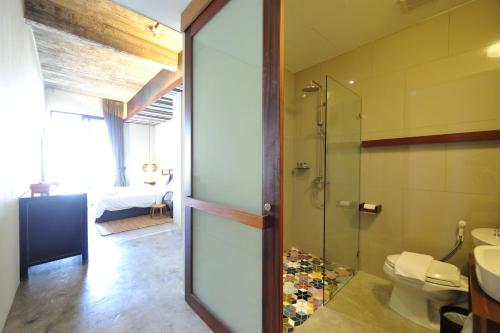 a bathroom with a shower and a toilet and a sink at Villa Bangkok in Bangkok