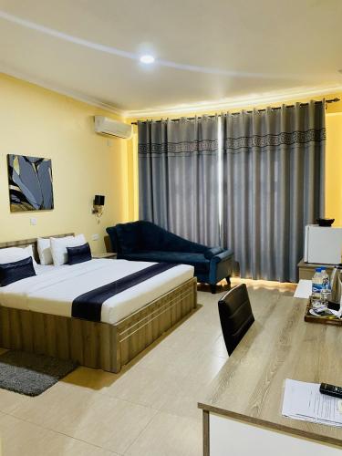 Ένα ή περισσότερα κρεβάτια σε δωμάτιο στο Nashera Hotels Dodoma