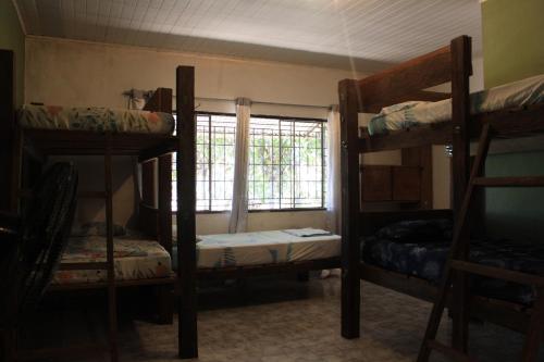 Voodi või voodid majutusasutuse Nomada Hostel toas