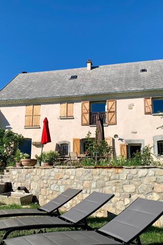 Maison La Chanette, Vue Montagne, Proche Lac et Randonnées, Grand Jardin, Brasero, Calme, Charme, 10-12 pers, Idéal Familles