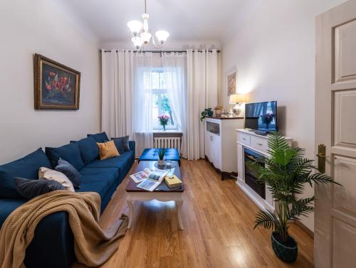 Alunana Premium & Fireplace apartment in Art Nouveau district, 63 sqm, 1870s, Self check-in