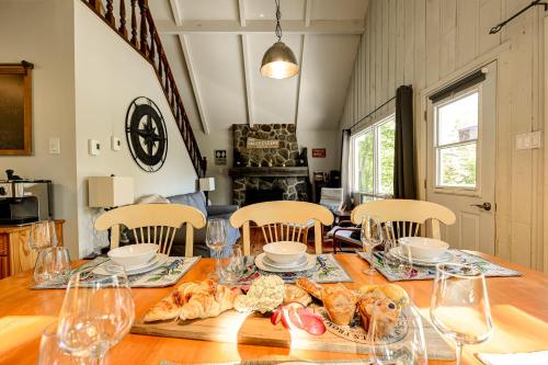 Χώρος καθιστικού στο Chalet Douce Evasion St Adolphe