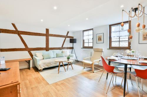 Au pied des remparts à Eguisheim