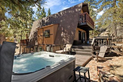 Kolam renang di atau dekat dengan Larks Nest in Big Bear Lake