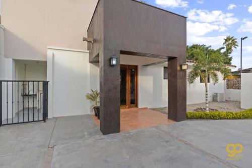 El edificio en el que está la casa vacacional