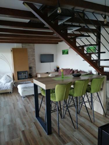 Ruang duduk di HillTop House