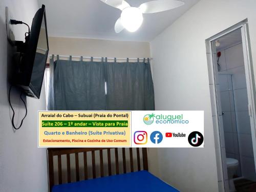 a sign in a room with a bed and a television at Arraial do Cabo – Subuai Village - Aluguel Econômico in Arraial do Cabo