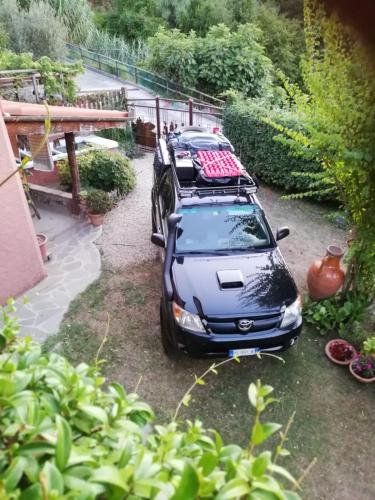 a group of cars parked in a yard at B&B Terre e Colori in Sant'Olcese