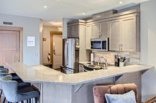 Kuchyň nebo kuchyňský kout v ubytování Stonegate Resort Unit B108