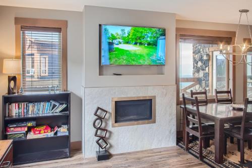TV a/nebo společenská místnost v ubytování Stonegate Resort Unit B108
