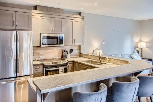Kuchyň nebo kuchyňský kout v ubytování Stonegate Resort Unit B108