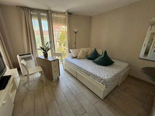 Central with charm and sea views