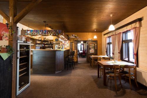 Lounge nebo bar v ubytování Hotel Vyhlídka