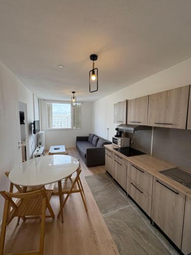 Photo de la galerie de l'établissement APPARTEMENt SPACIEUX 4 CHAMBRES, à Lyon