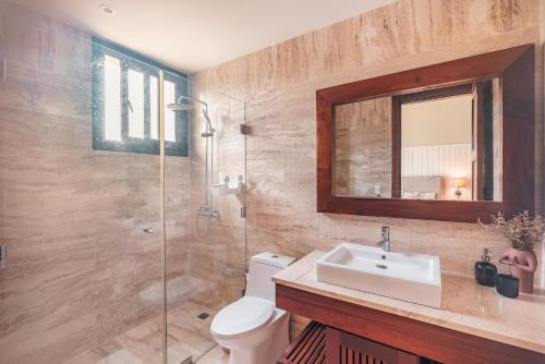 a bathroom with a toilet and a sink and a shower at Apartment nearby the beach at Portillo RAA in Las Terrenas