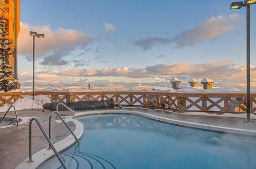 Bazén v ubytování Stonegate Resort Unit A102 nebo v jeho okolí