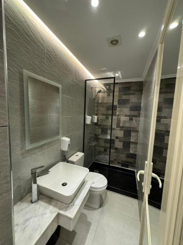 Ένα μπάνιο στο Tourist Plaza Hotel