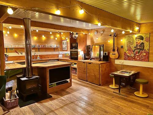 The Base Vegan Retreat Animal Sanctuaryにあるキッチンまたは簡易キッチン