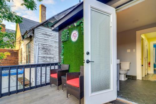 Φωτογραφία από το άλμπουμ του 3 Mi to Ford Field Detroit Home with Decks! σε Ντιτρόιτ