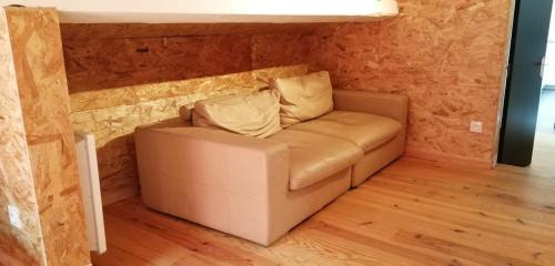Posezení v ubytování Appartement mansardé et chaleureux au coeur de Cauterets