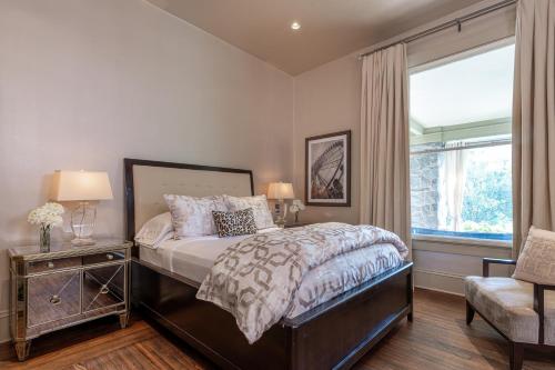 Stonehurst Place Bed & Breakfast Image