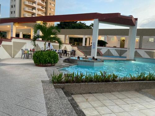 Depar 8 pers Tonsupa Playa Almendroの敷地内または近くにあるプール