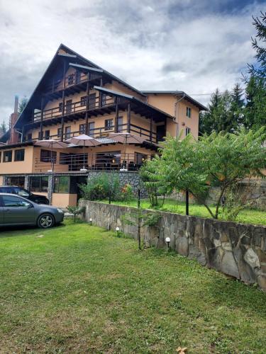 Φωτογραφία από το άλμπουμ του Pensiunea La Taverna σε Trăisteni