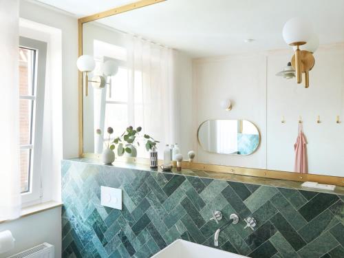 a bathroom with a sink and a mirror at Hafenblick Appartement in Leer