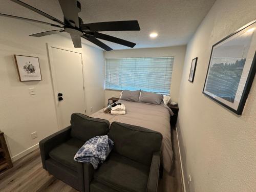 a bedroom with a bed and a couch and a ceiling fan at UO, Autzen Stadium, Matthew Knight Arena, Amazon Park #4 in Eugene