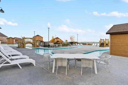 Бассейн в Pvt Hot Tub, Cmty Amenities, Indoor & Outdoor Pools, Table Rock Views, Free Tickets или поблизости